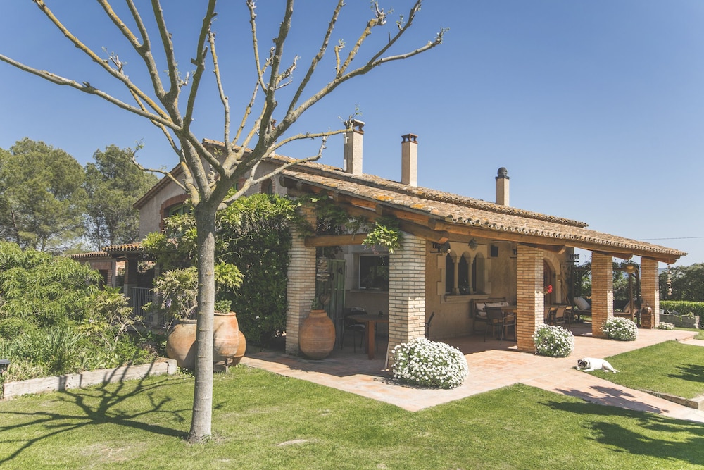 Can Caponet — 4-Star Luxury Hotel in Llica D'amunt, Spain