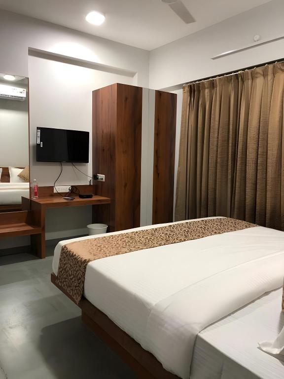 Auhtel Bhs in Pune, India