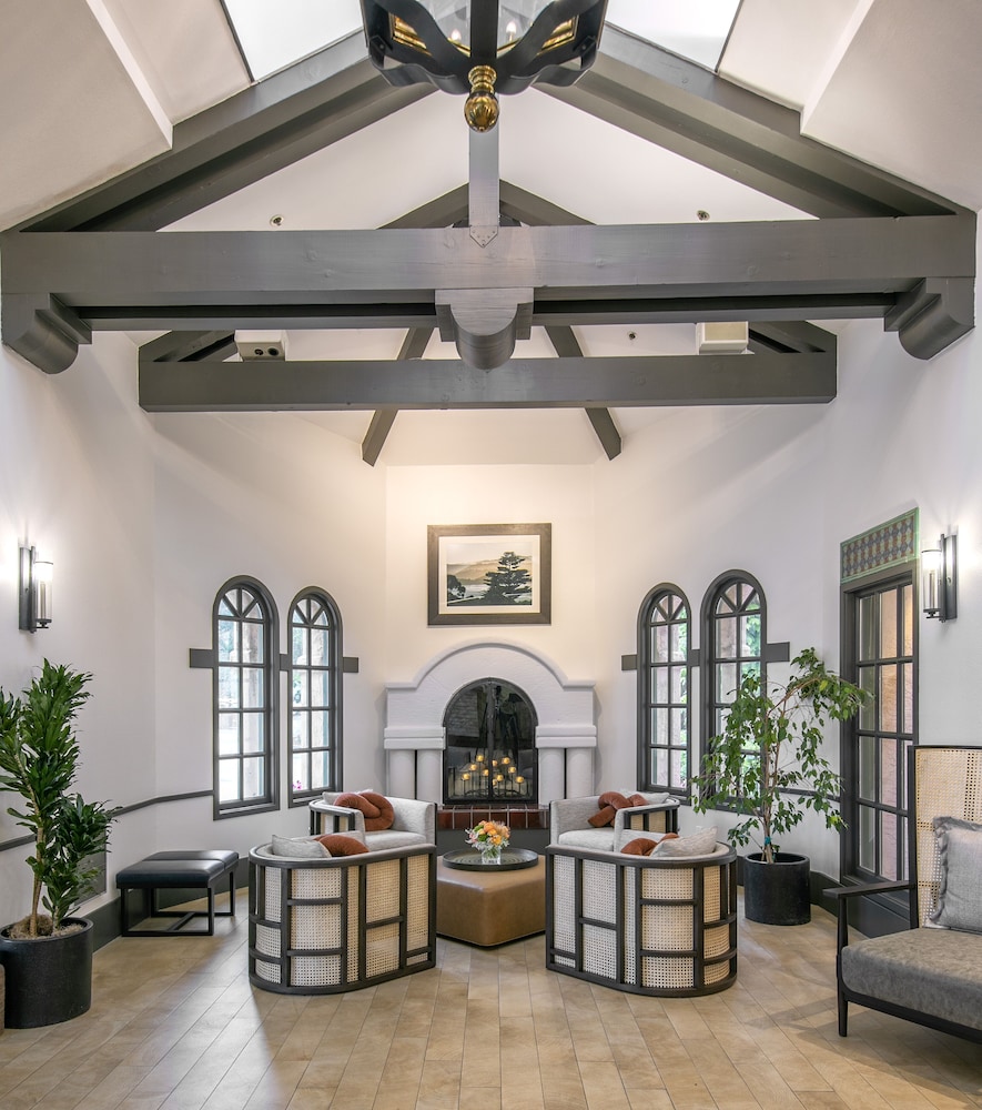 Half Moon Bay Lodge - photo 4