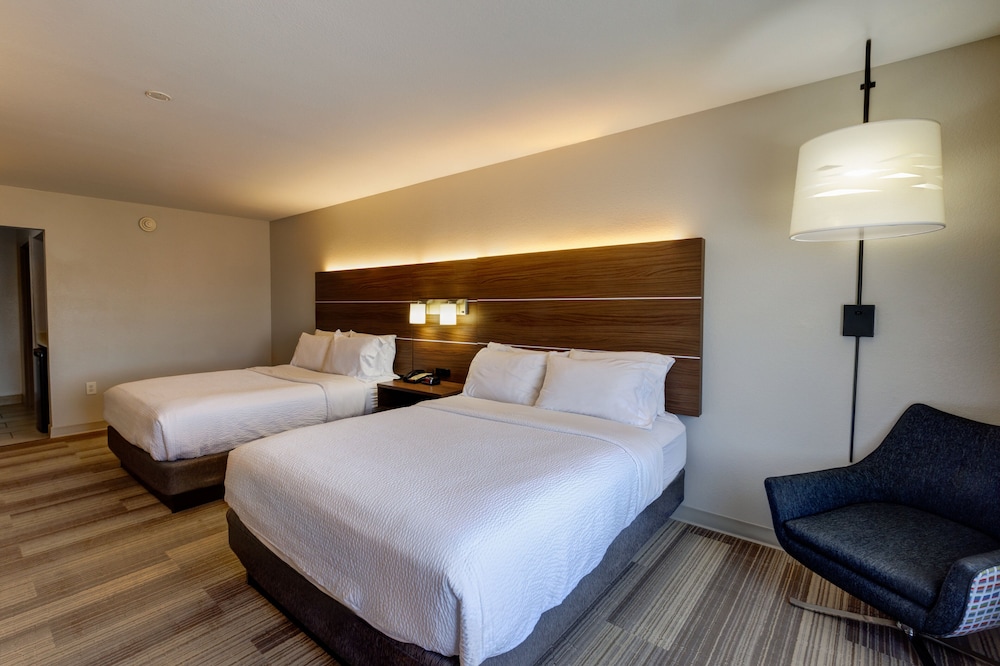 Holiday Inn Express & Suites Shelbyville Indianapolis by IHG - photo 15