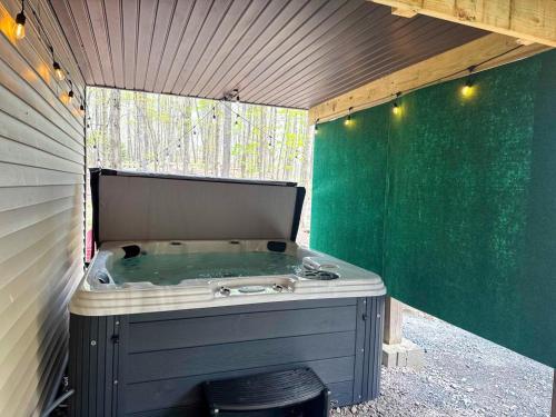 Grand Woodland Retreat Hot Tub Game Room in Gouldsboro, United States