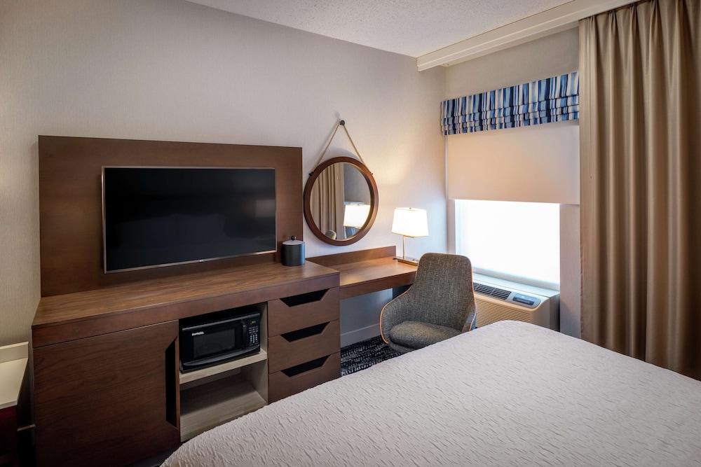 Hampton Inn Long Island Commack - photo 16
