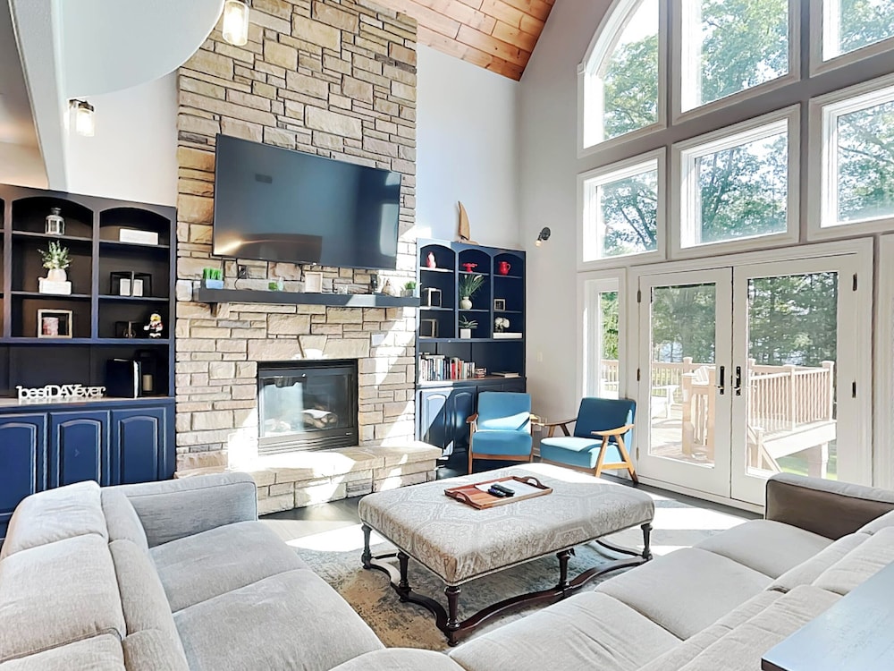 VVS Very Very Special in Oakland, United States