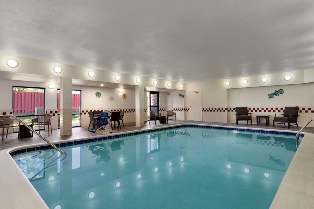 Hampton Inn Tracy - photo 19