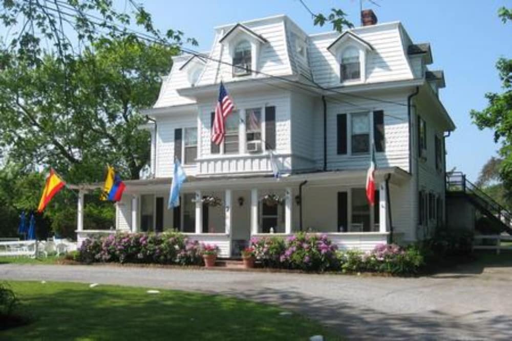 The Grassmere Inn - carbon neutral hotel in Westhampton Beach
