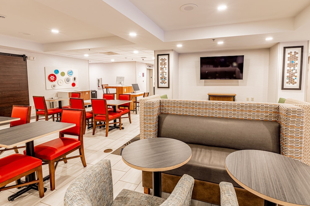 Holiday Inn Express Indianapolis South by IHG - photo 51