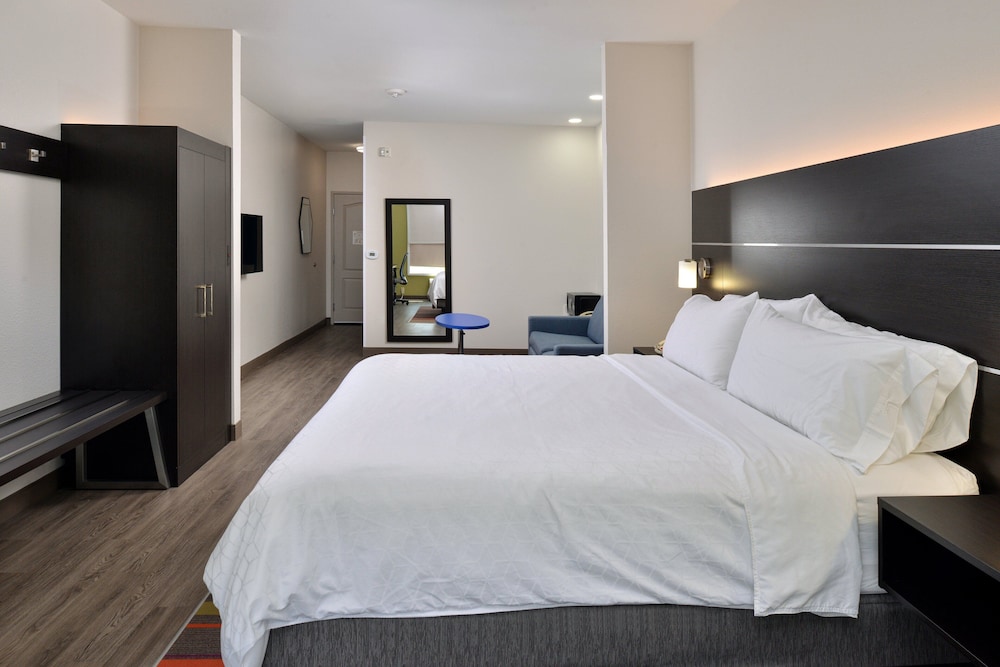 Holiday Inn Express Hotel & Suites Royse City by IHG - photo 11