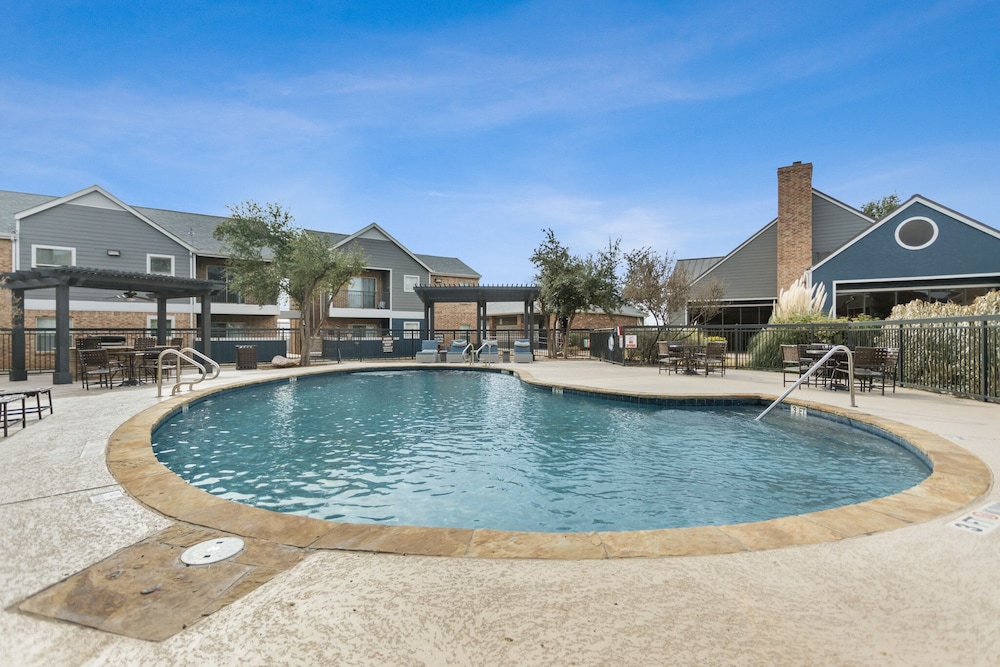 The Modern Midland Flats — 5-Star Luxury Hotel in Midland, United States
