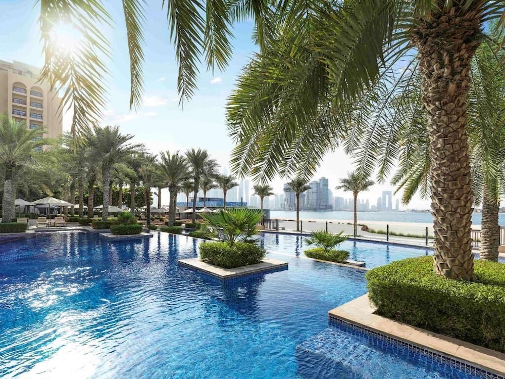 StoneTree Golden Mile 5 2BR Beach Access — 5-Star Luxury Hotel in Dubai, United Arab Emirates