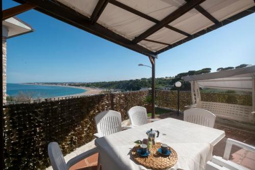 607 Bellissimo quadrilocale in centro a Numana aria condizionata portico vista mare spettacolare e garage SPIAGGIA WHITE BEACH CLUB OMAGGIO dal lun al ven FINO AL 02 08 — 4-Star Luxury Hotel in Numana, Italy