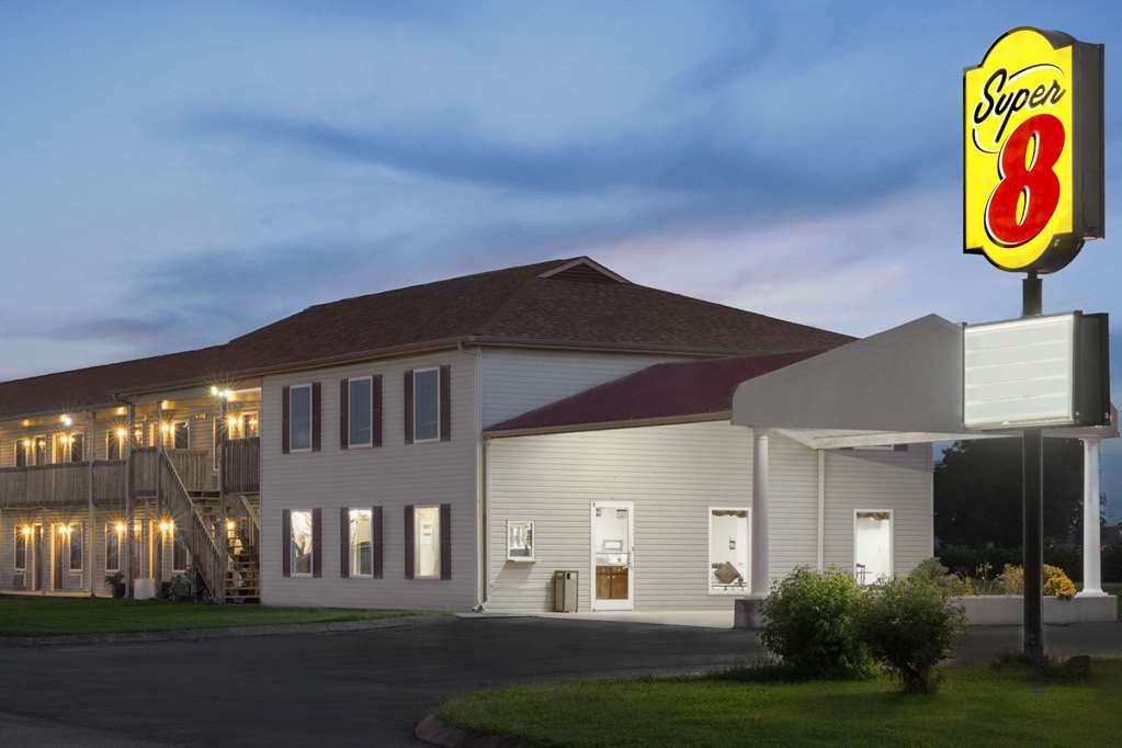 Super 8 by Wyndham Whiteville - photo 2