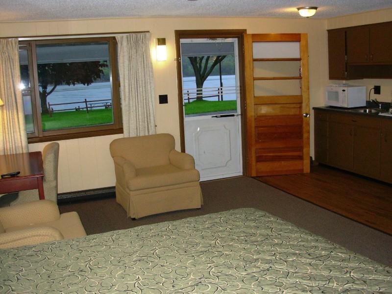 Red Carpet Inn On the Lake - photo 12