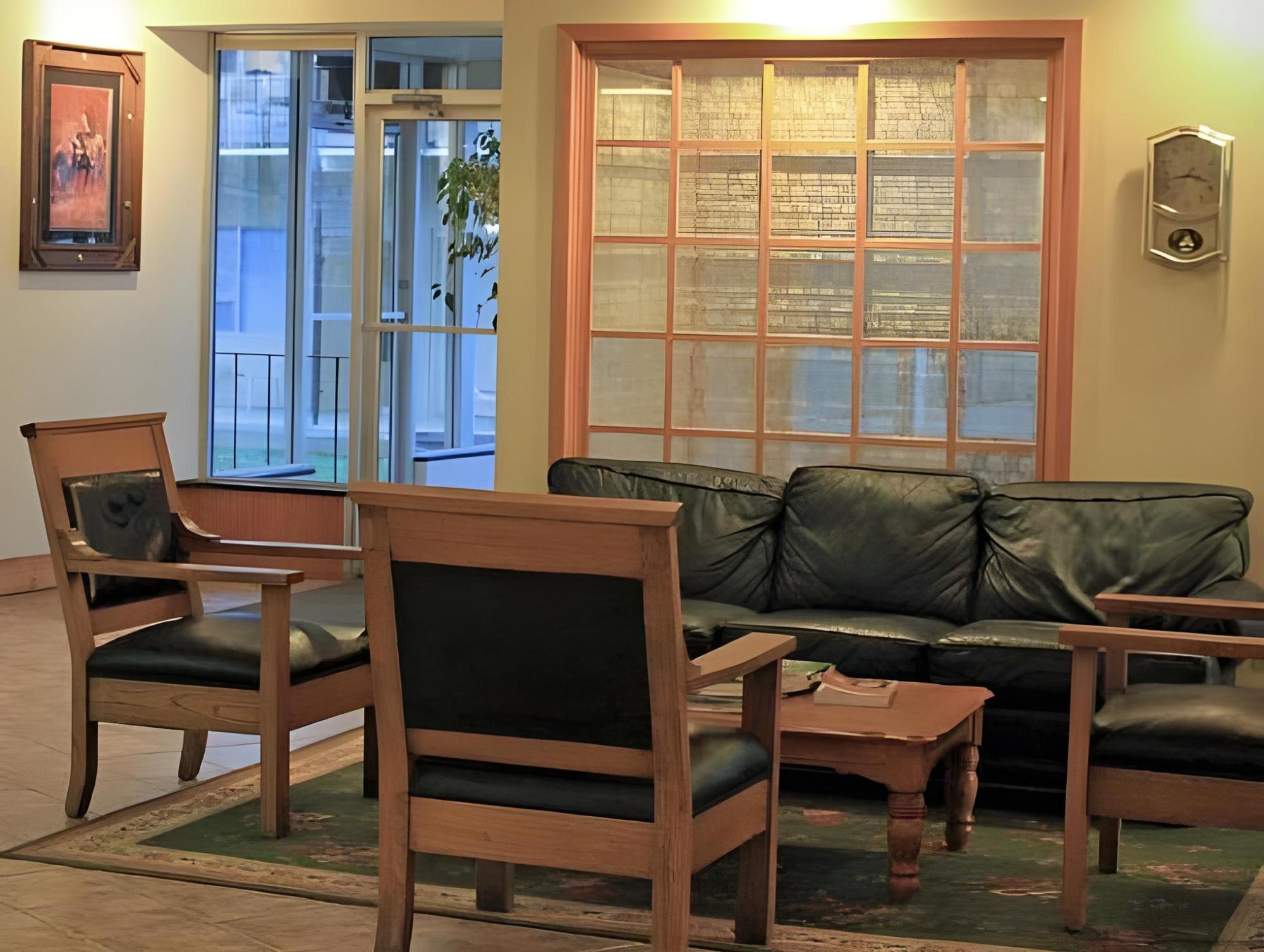 Yogo Inn - photo 14