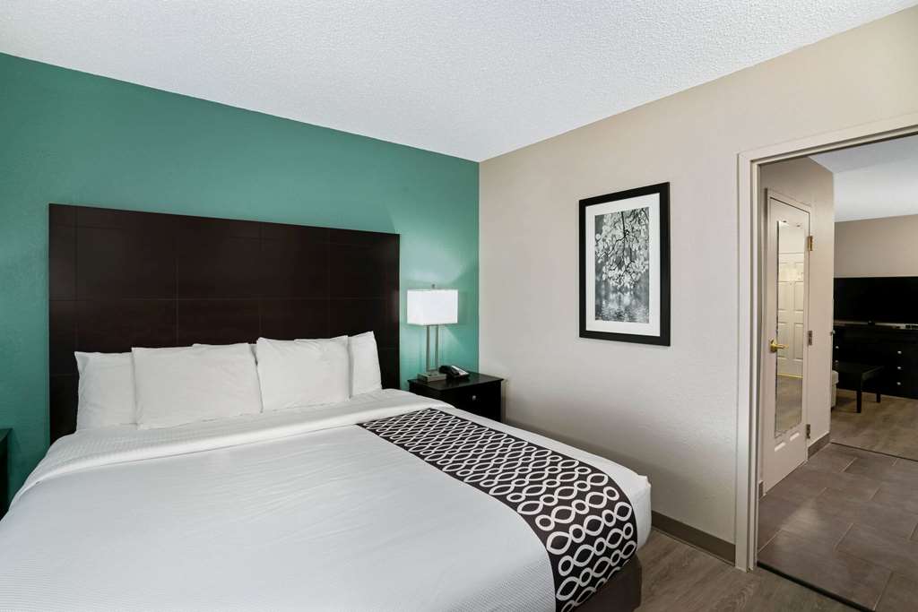 La Quinta Inn & Suites by Wyndham Lebanon - photo 22