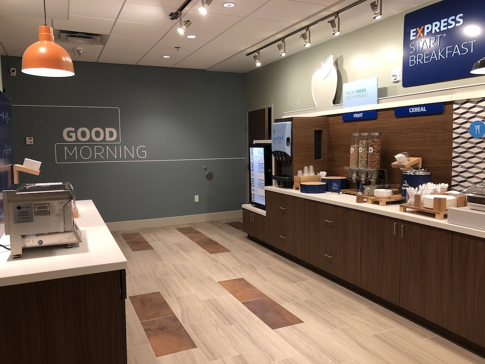 Holiday Inn Express & Suites Racine by IHG - photo 46