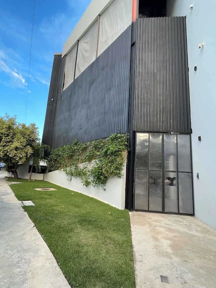 Torre Yaxche 39 - carbon neutral hotel in Cancun
