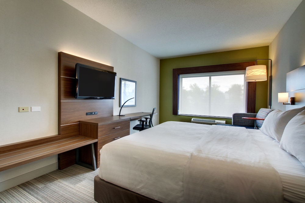 Holiday Inn Express & Suites Aurora Naperville by IHG - photo 13