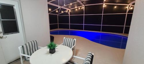 Home Close to Disney Parks Amazing Private Pool — 4-Star Luxury Hotel in Orlando, United States