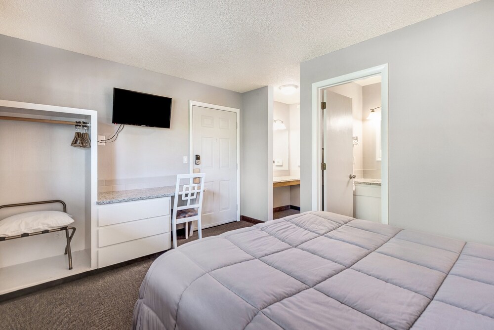 Bend Riverside Inn & Suites - photo 67
