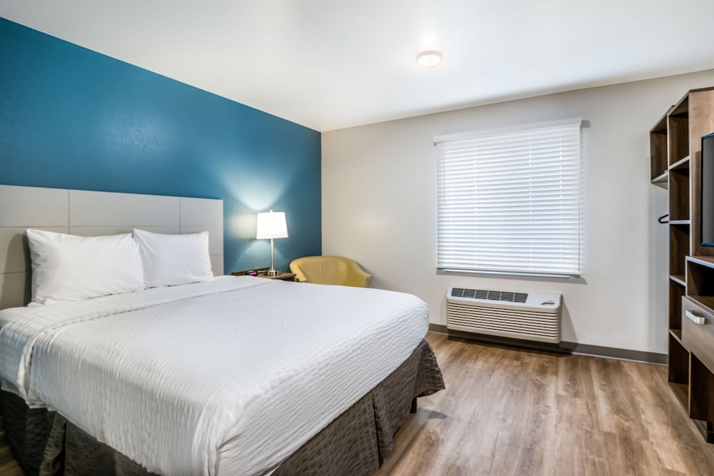 WoodSpring Suites Chicago Addison - photo 18