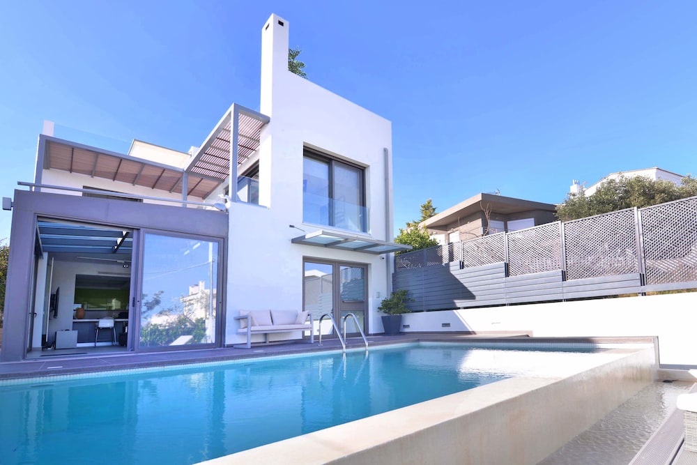Stefanos Villa — 4-Star Luxury Hotel in Athens, Greece