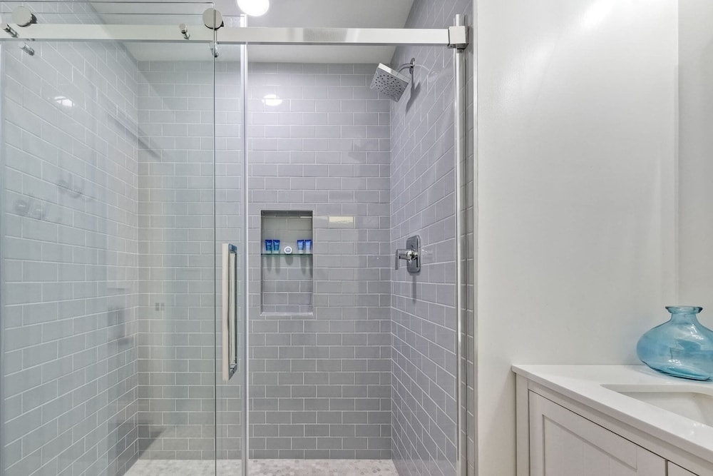 Immaculate 3 BDR in Oceanside Private Pool & Spa - photo 18