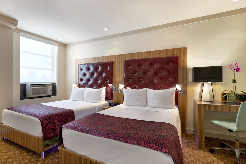 Night Hotel Broadway - photo 26