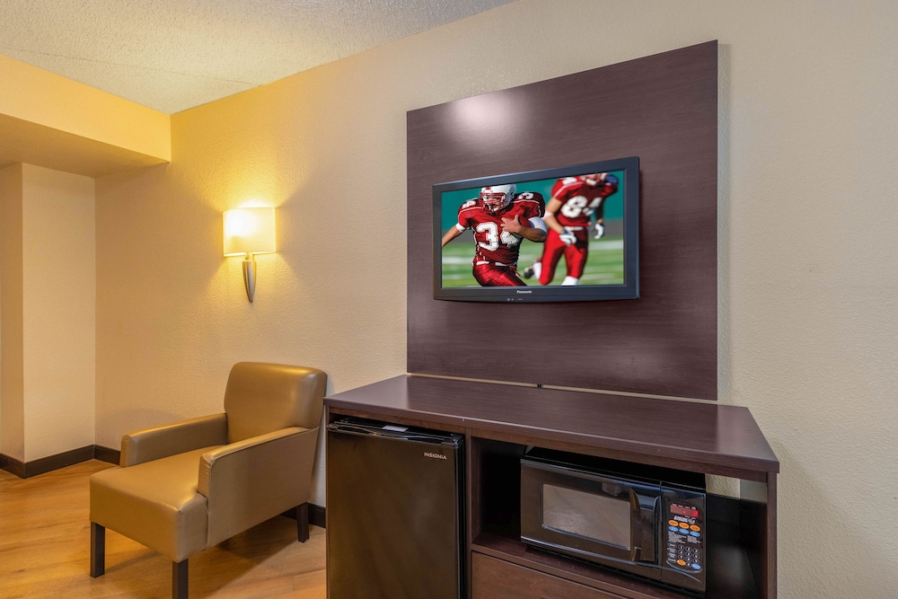 Red Roof Inn Plus El Paso East - photo 4