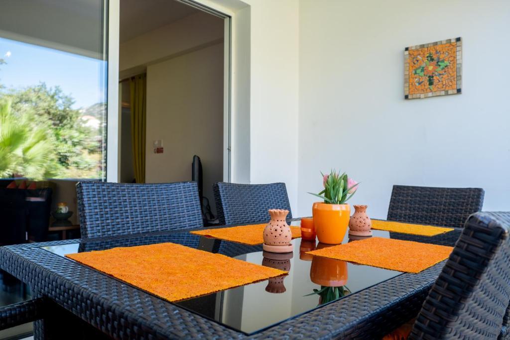 Stylish 2 Bedroom apartment in Pegia — 4-Star Luxury Hotel in Pegeia, Cyprus