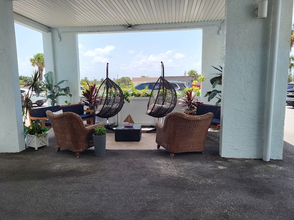 Beachside Hotel - photo 72