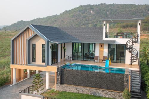 La Luna พูลวิลล่าเขาใหญ่ — 4-Star Luxury Hotel in Pak Chong, Thailand