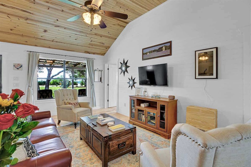 3 Acres of Luxury and Views in Fred Wine Country - photo 17