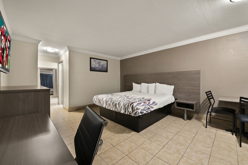 Red Roof Inn Los Angeles Bellflower - photo 8