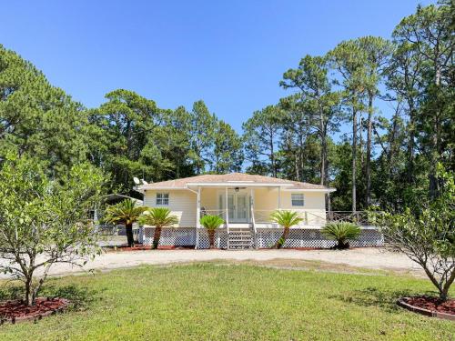 Seven Shells by RedAwning in Dauphin Island, United States
