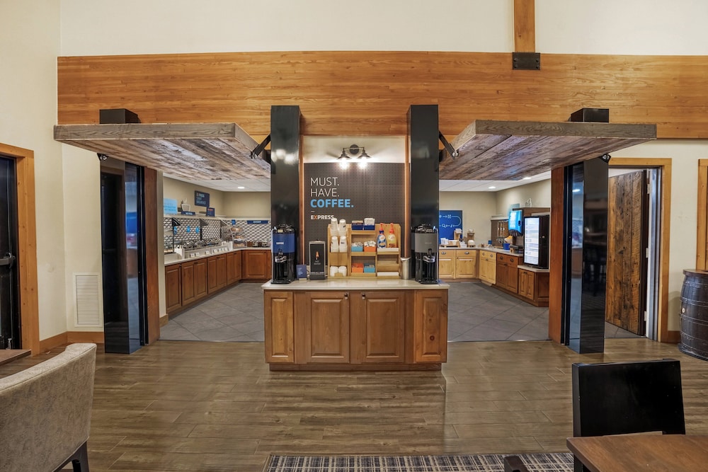 Holiday Inn Express & Suites Hayward by IHG - photo 21