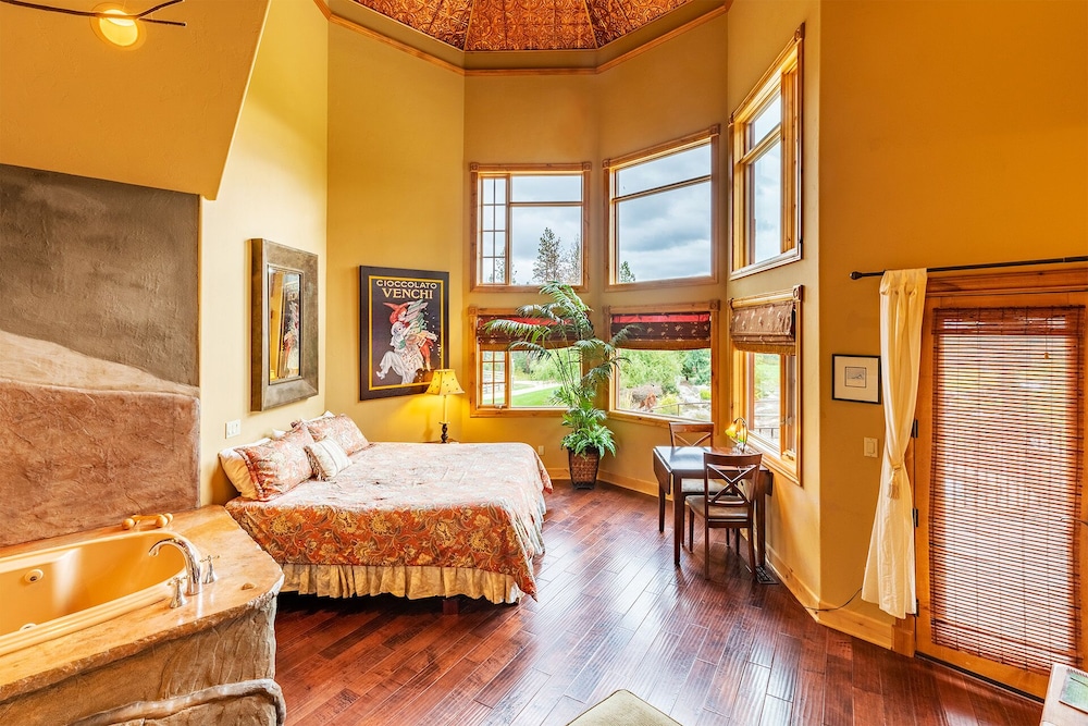 Talus Rock Retreat in Sandpoint, United States