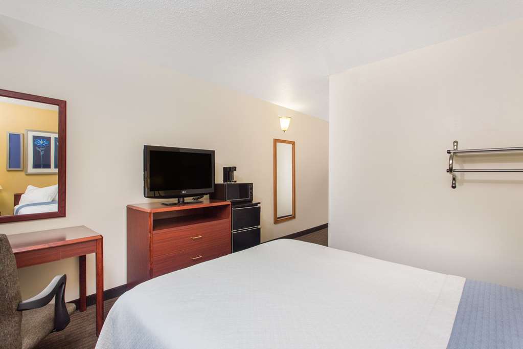 Days Inn by Wyndham Austin - photo 14