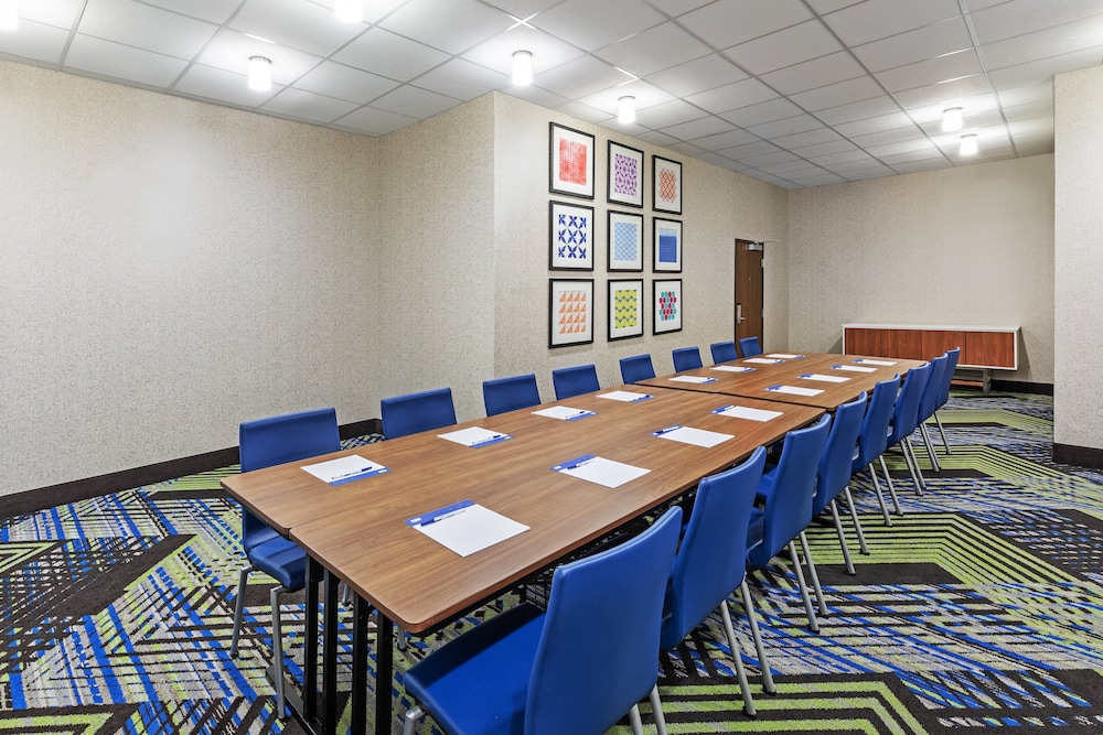 Holiday Inn Express & Suites Houston Downtown North by IHG - photo 40