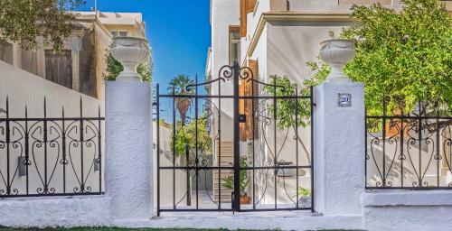Luxury Living Nisos Vs Rhodes town — 4-Star Luxury Hotel in Rodos, Greece