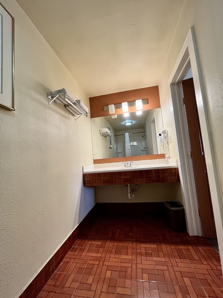 Sun Valley Motel - photo 18