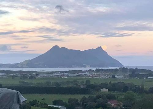 Moko Hiwi Escape Ruakākā Huia Suite — 4-Star Luxury Hotel in Ruakaka, New Zealand