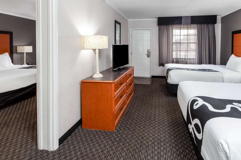 La Quinta Inn by Wyndham Laredo I 35 - photo 18