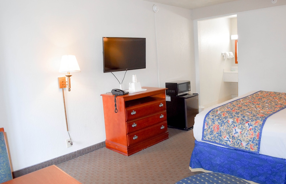 Attleboro Motor Inn - photo 6