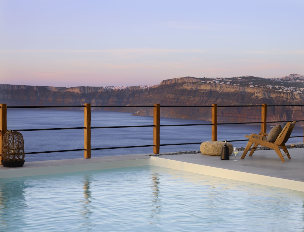 Melidonia Suites - last minute hotel in Fira