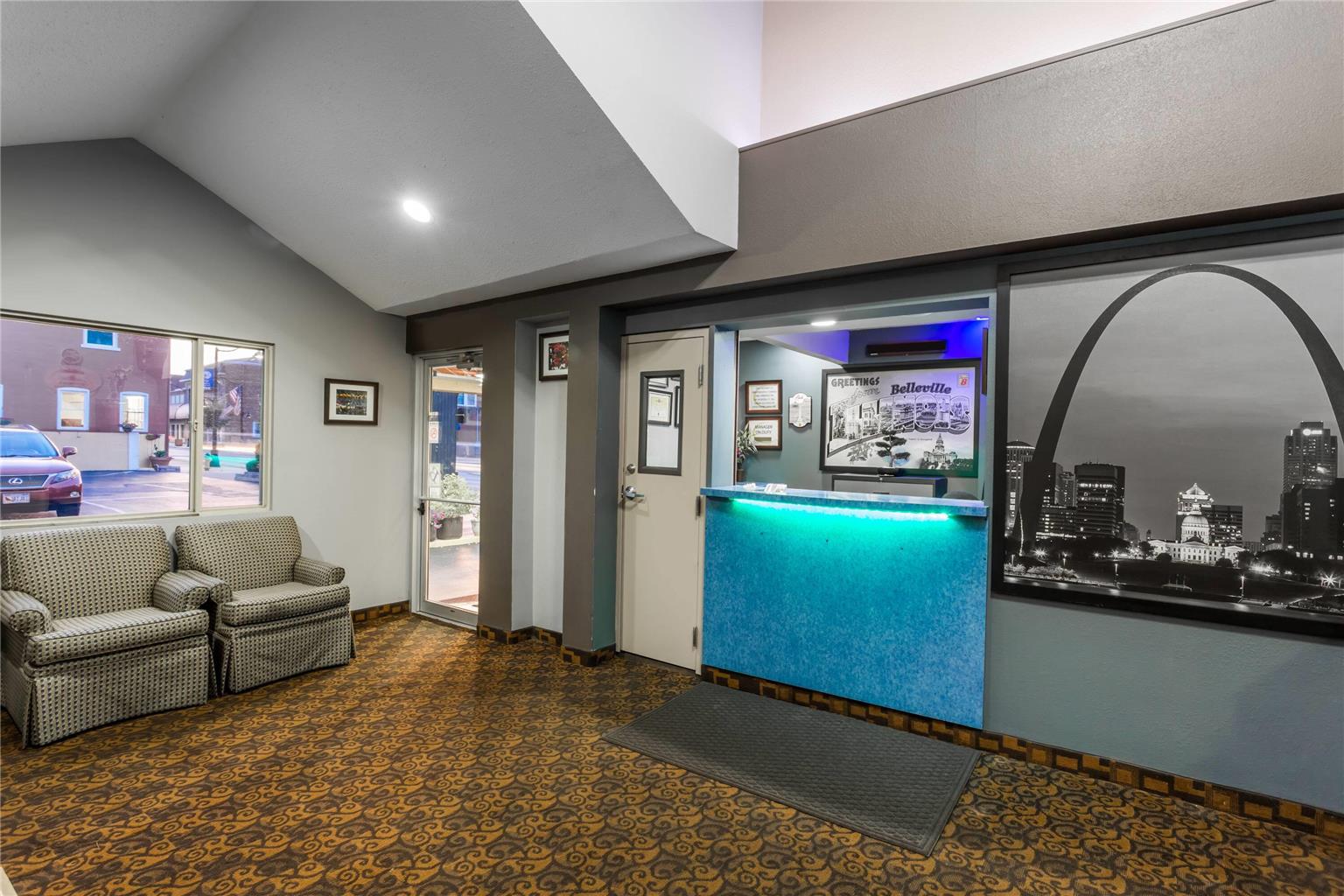Super 8 by Wyndham Belleville St. Louis Area - photo 2