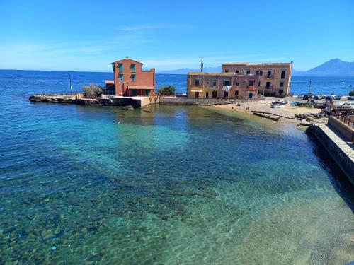 L’aurora in Santa Flavia, Italy