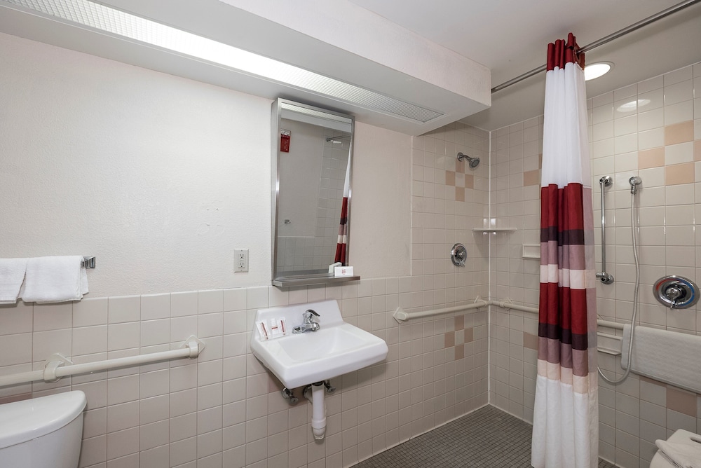 Red Roof Inn Lancaster - photo 23
