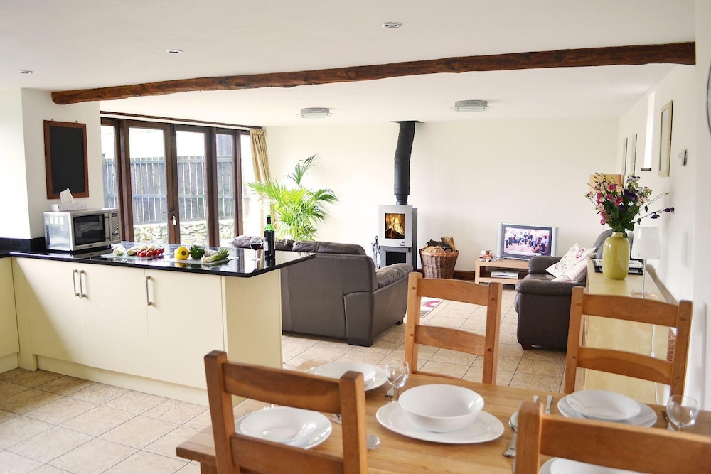 A beautiful conversion of a 400 year old threshing barn. Pet friendly. Honiton in Honiton, United Kingdom