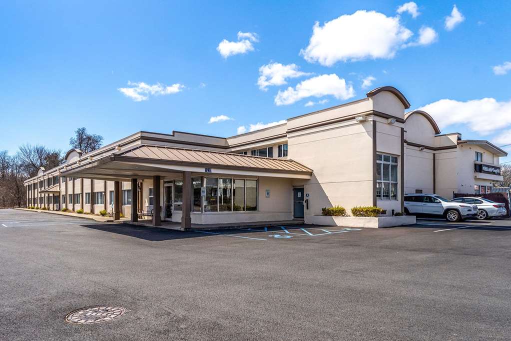 Days Inn By Wyndham Albany Suny — Albany