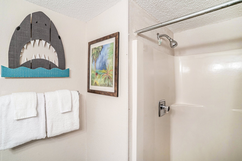 1405 Waters Edge Resort 1 Bedroom Condo by RedAwning - photo 11